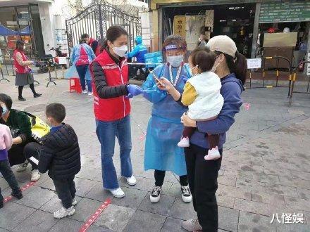 袁咏仪|袁咏仪社区做义工被偶遇，全素颜打扮朴素好低调，被赞人美心善