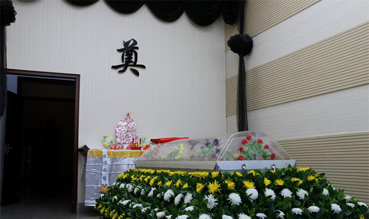 95年东莞殡仪馆一“女尸”离奇复活,11年后来报恩,已经成大画家