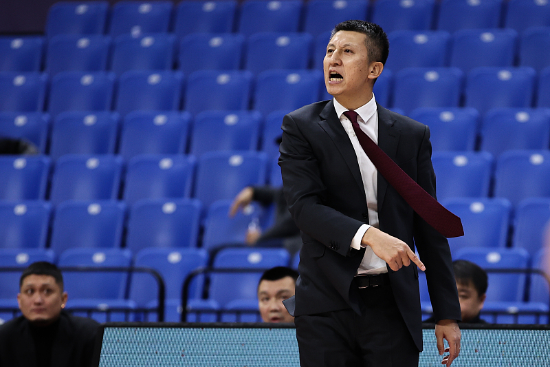 郭士強(qiáng)|廣州輸球仍有大收獲！208CM高塔18分鐘14+8+3，成郭士強(qiáng)關(guān)鍵一環(huán)