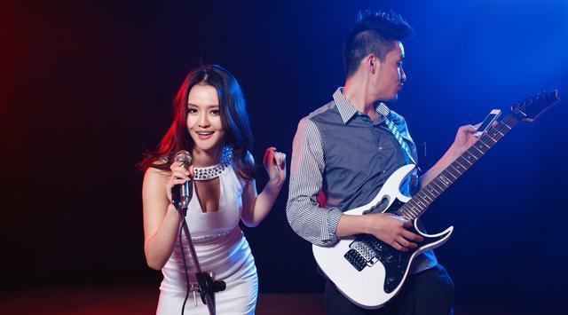 广州市|2000年，在永州去广州的大巴车上，我救了一个女歌手