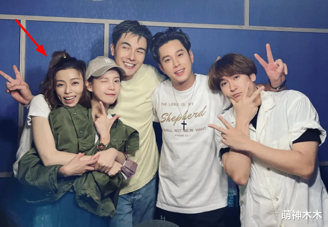 王瞳|丈夫离世半个月，女星现身剧组聚会笑容灿烂，遭质疑为何如此开心