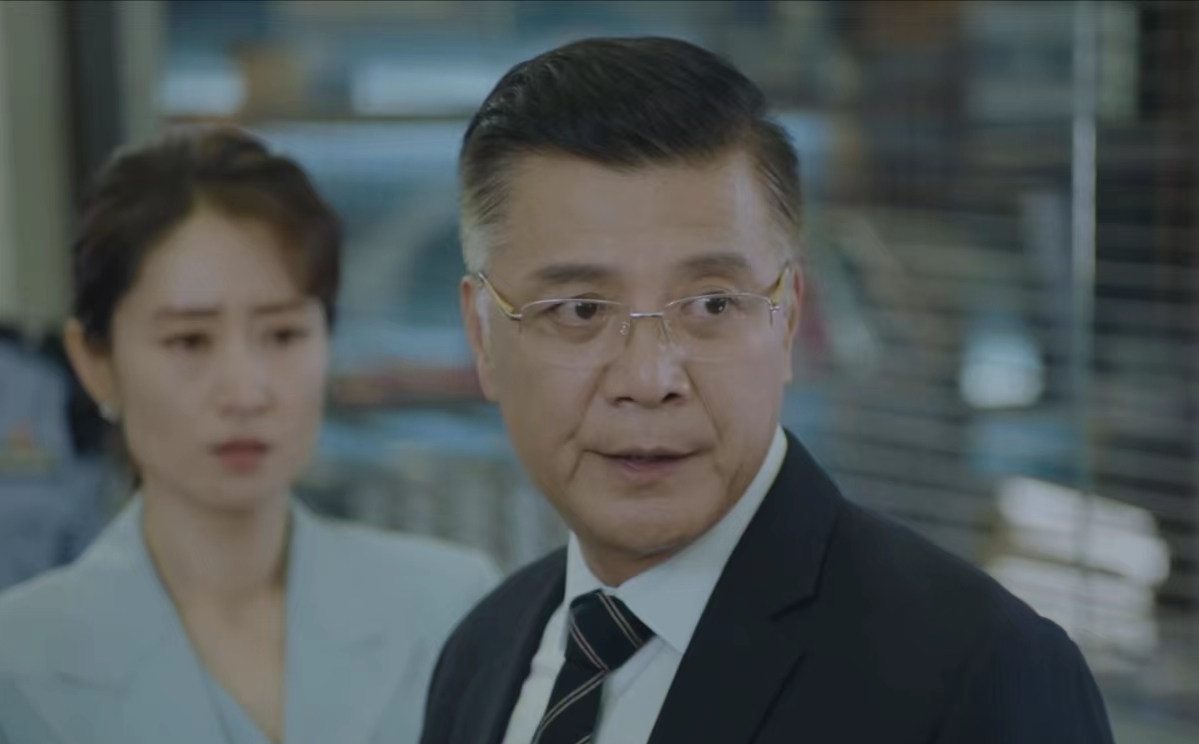 刘敏涛|46岁刘敏涛演女儿，跟剧中59岁“爸爸”一同框，画面就尴尬了