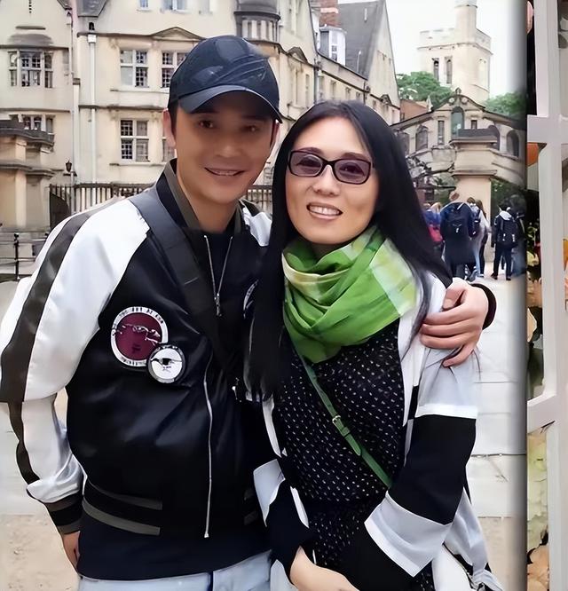 吴琼|60岁吴琼晒外出聚餐合照,男方小15岁很贴心,网友直呼狗粮吃太饱