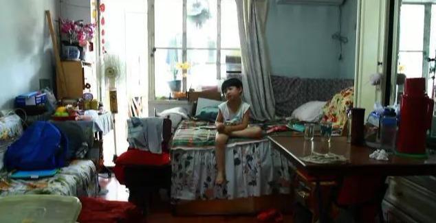 倒插门女婿不好当！祖孙3代蜗居50㎡，夫妻分开睡，无半点私生活