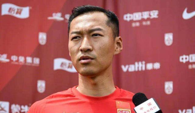 |男足队长即将退出足坛？因足协降薪太狠，哭诉无力承担房贷
