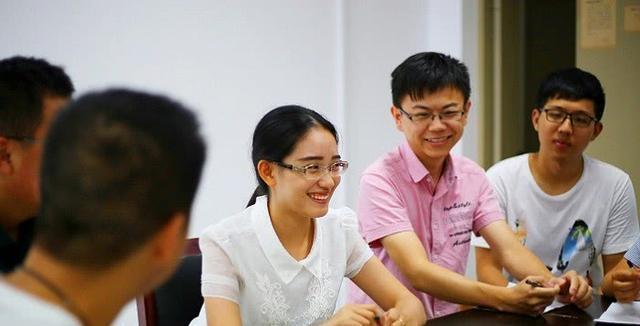 招聘|大学辅导员工资高吗?看了“真实收入”后,网友开始不淡定了!