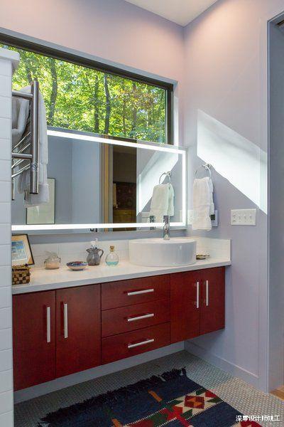 洗漱台前有玻璃,装镜柜+洗漱柜舍不得移位,这5种办法你挑着用