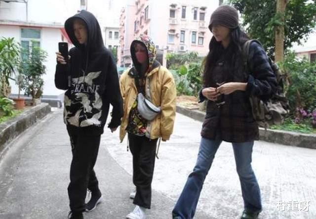 小龙女|小龙女吴卓林实惨,生母吴绮莉谴责成龙,小龙女的经历惹人唏嘘