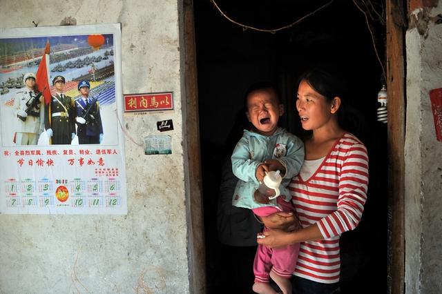 2012年湖北一留守女子野外偷欢,路人撞见要求加入,引发一场血案