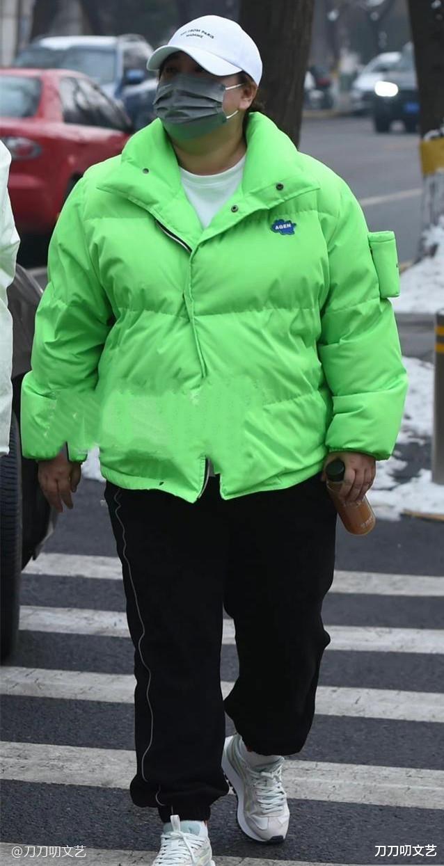 春晚|春晚彩排下班照:马丽穿万元大衣,贾玲又发福了,沈腾神秘未现身