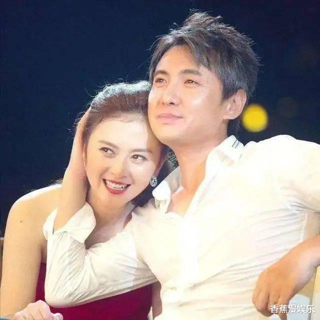 沈腾|沈腾老婆胖成贾玲，抱娃出街面部浮肿身型笨重，刚被曝出离婚