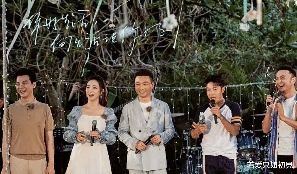 李思思|央视主持人李思思晒素颜健身照,意外露出内衣肩带,面色通红头发凌乱