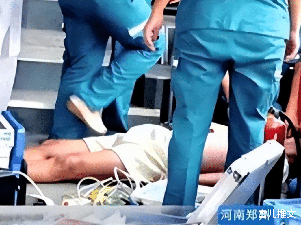 “你让吗?”老人乘公交,因小伙不肯让座连扇小伙4巴掌,不料心脏病发当场猝死