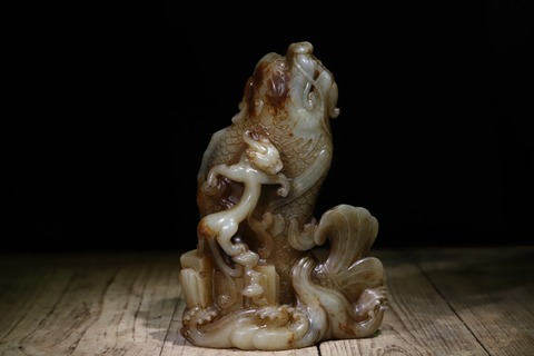 和田玉籽料|和田玉籽料“枣红皮 鱼化龙花插”