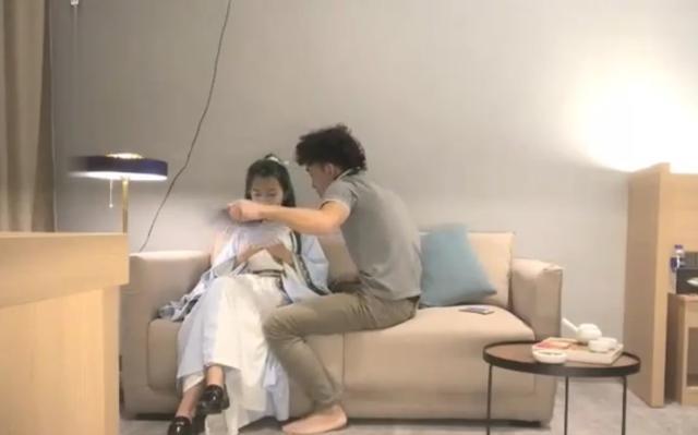 18岁女孩钟点房约会男网友,随之而来的是噩梦?网友:自重