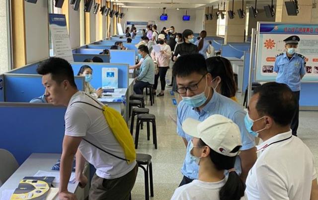 人才市场|人才市场春招现状:预期的“开工潮”没有出现,年轻人另有打算