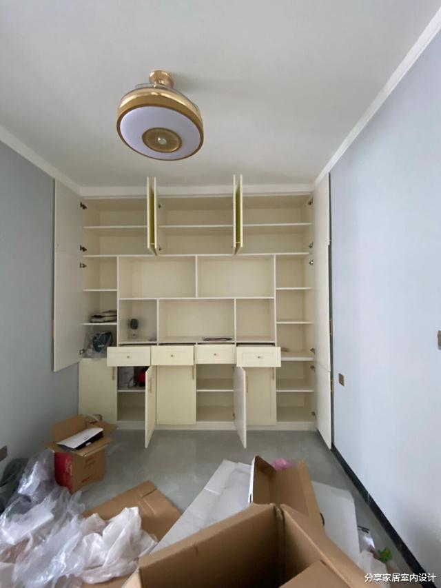 她第一次装修新房，自己设计，全屋请木工师傅打柜子，非常满意！