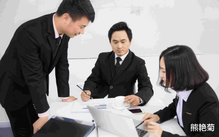 |不在于能力的强大与否，而在于自身对于职场的了解