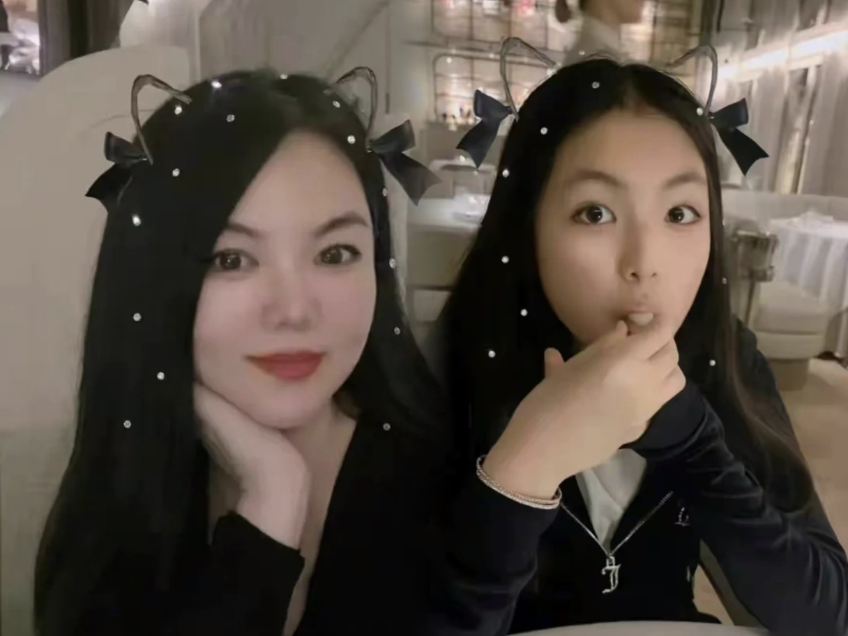 王诗龄|李湘到巴黎逛美术馆,带女儿接受艺术熏陶,王诗龄笑不露齿有教养