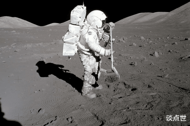 NASA:“把月球尘土和蟑螂还给我们”