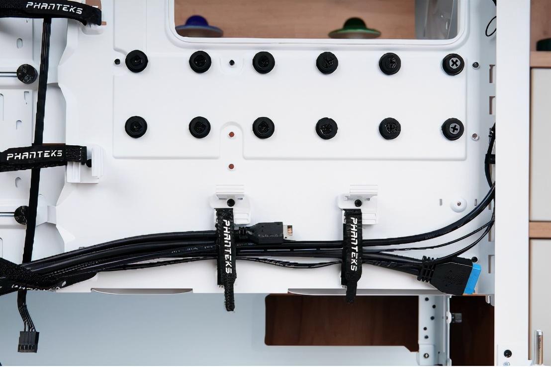 机箱|新的一年新的归来，追风者(PHANTEKS) PK518幻影白新色鉴赏