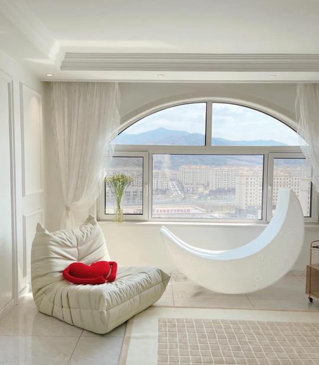 90后夫妇坚持“穷装”,120才花10W,全屋没有一丝俗气,太美了