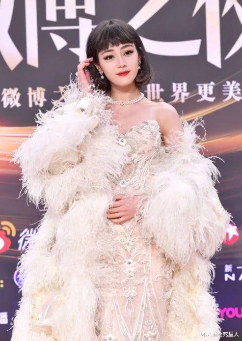 迪丽热巴|娱乐圈4位“洋娃娃”女星: 比演技更“木头”的，是灵魂