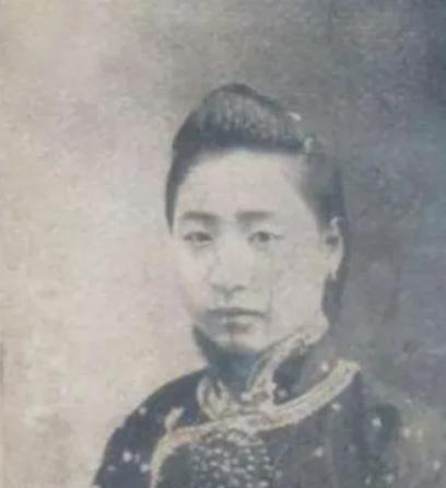 小凤仙|蔡锷去世后，小凤仙隐姓埋名嫁锅炉工，为给继女找工作找到梅兰芳