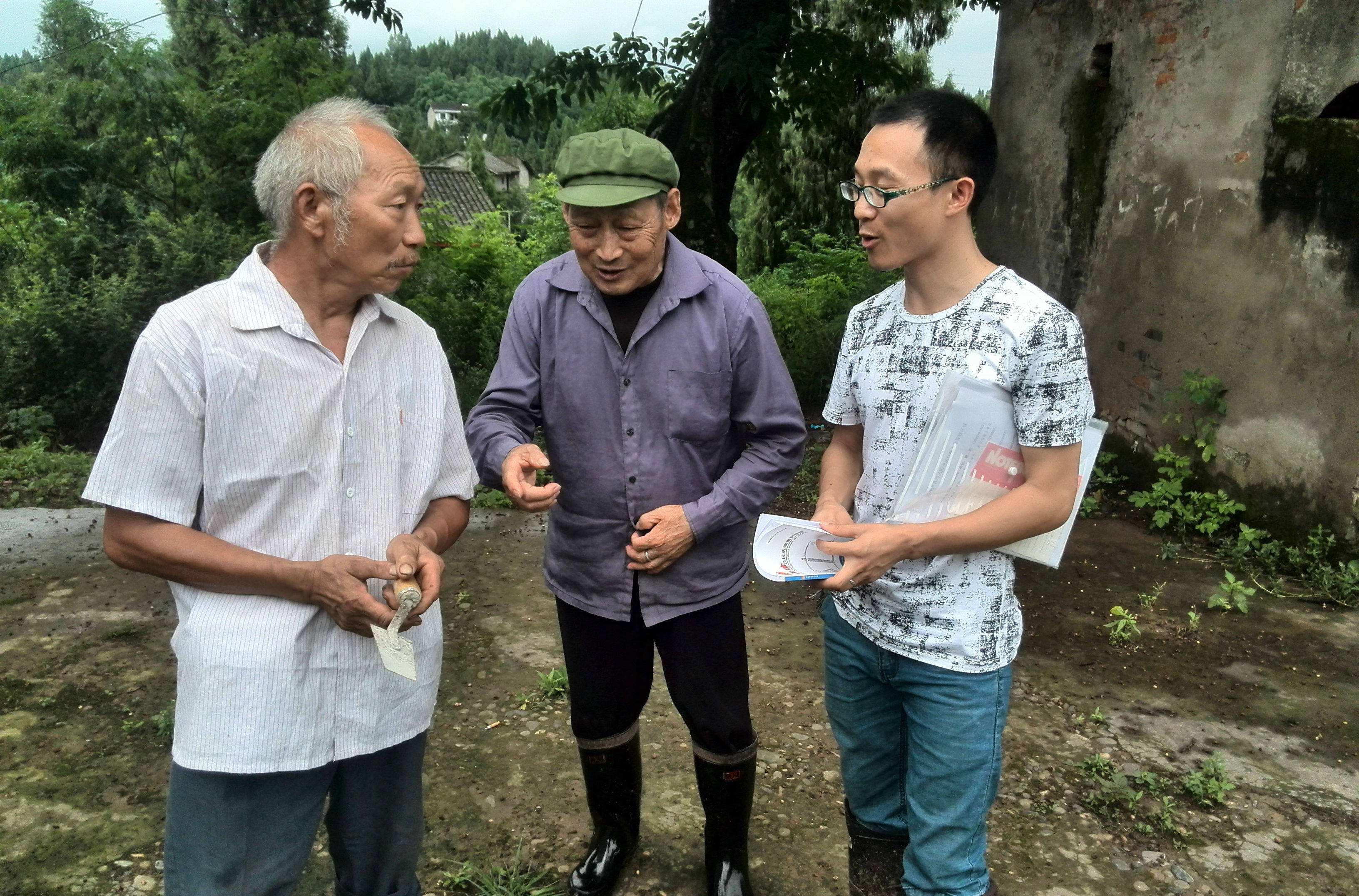 2018年江西孤寡老人病死家中,村民翻出97万现金,惊讶:哪来的钱