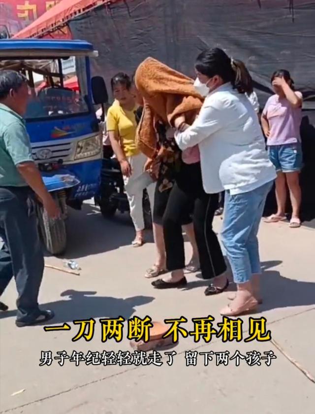 安徽:年轻女子被挡着头在地上砍断一根竹子,网友称,她老公走了
