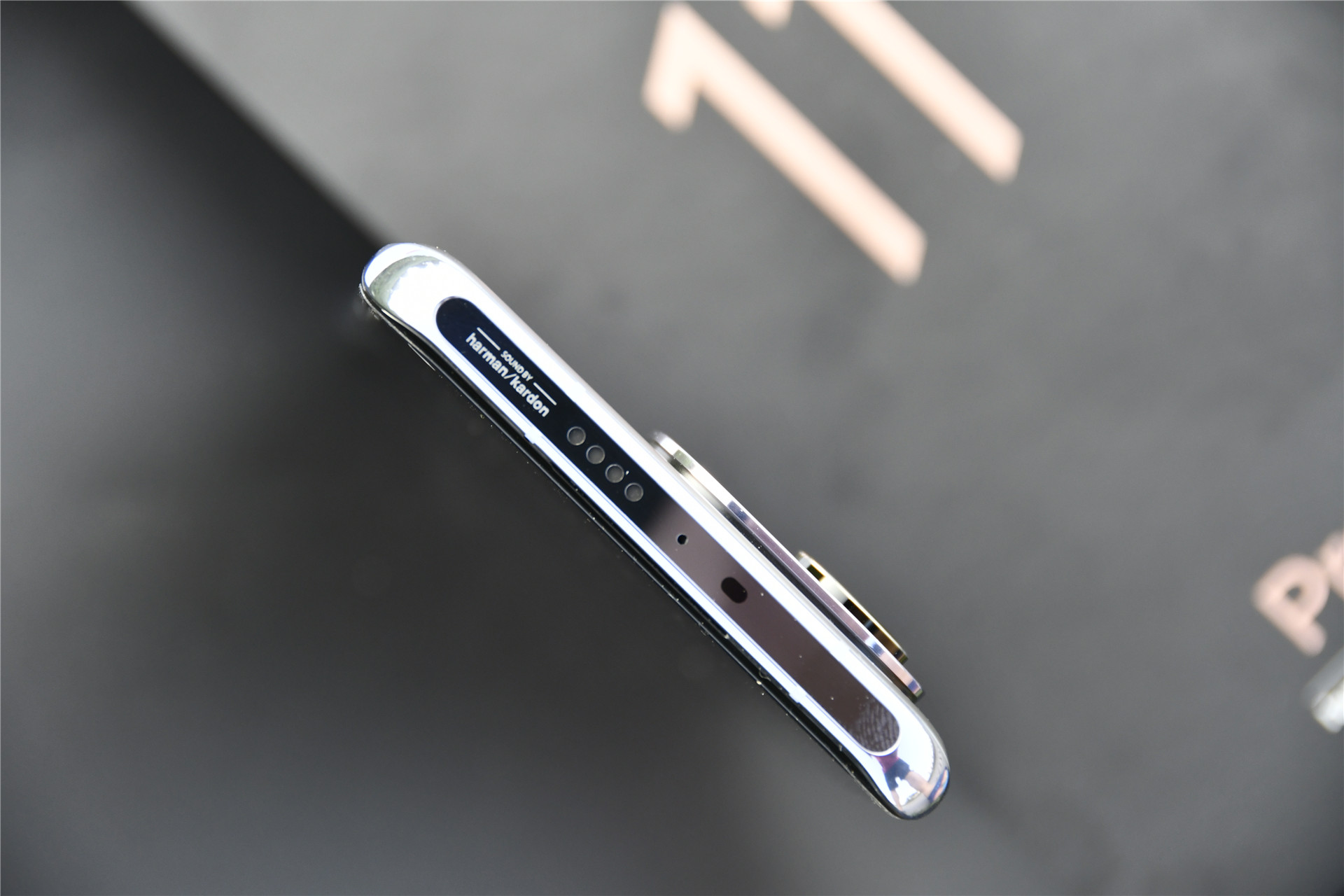 小米科技|小米11 Pro评测:视觉触觉双提升