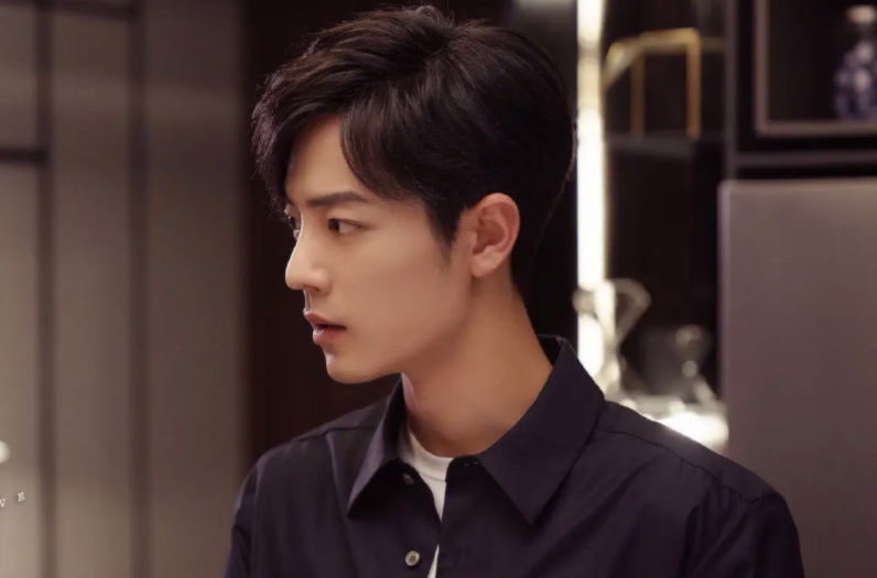 秦昊|没想到，4月才开始，秦昊会以这样的形式，打出一副“王炸”