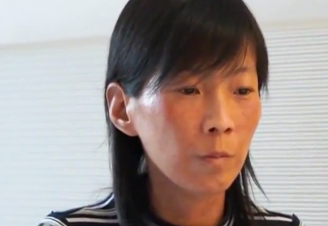 河南女博士患癌需80万换肝,丈夫为离婚下跪:放我条生路