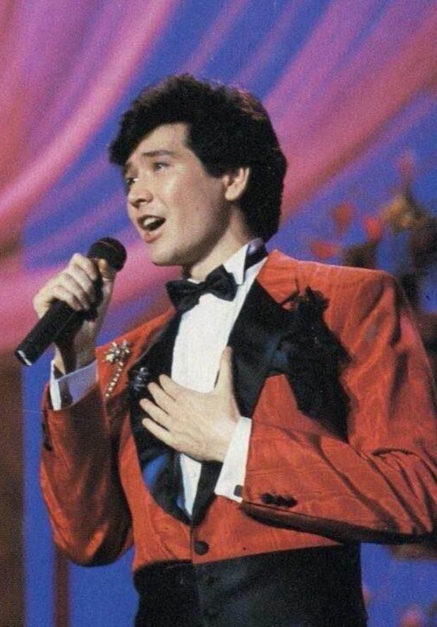 费翔|60岁费翔近照:一代歌坛巨星如今苍老认不出,一生未婚都怨她