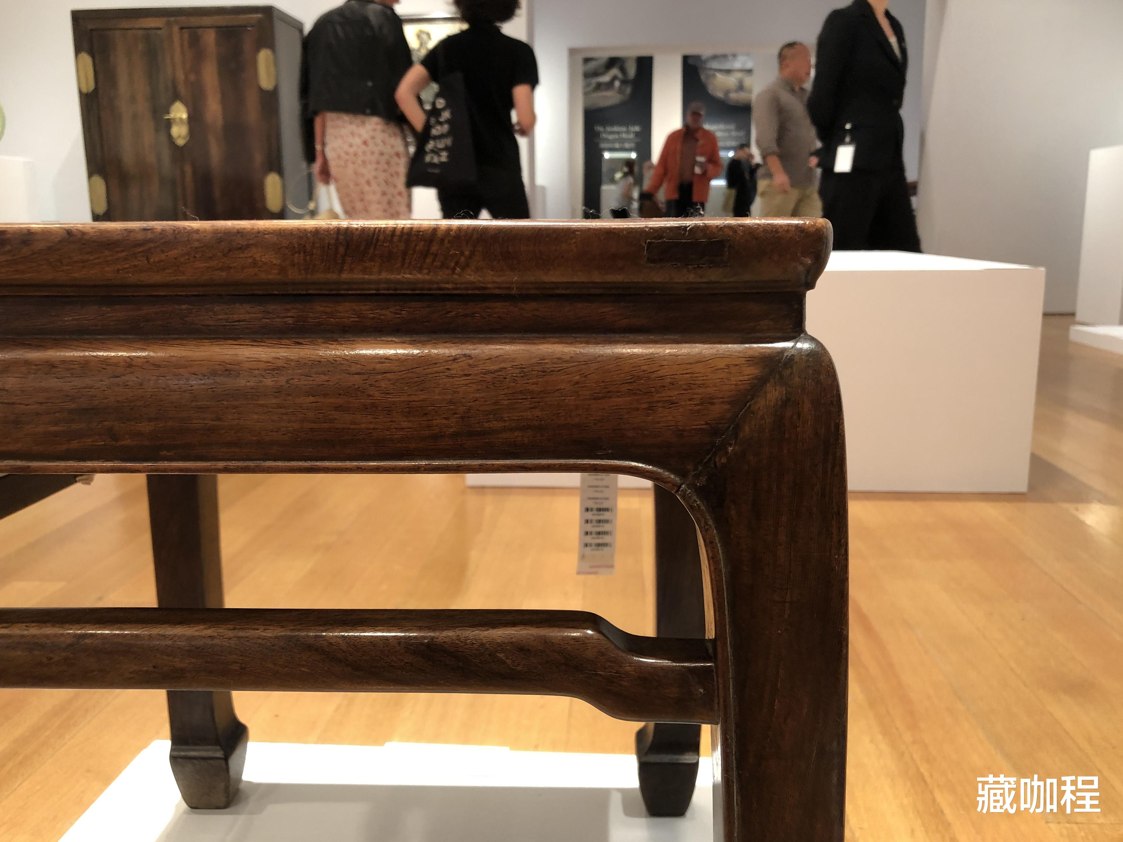 |两对凑成一堂,弯腿黄花梨方凳难得一遇