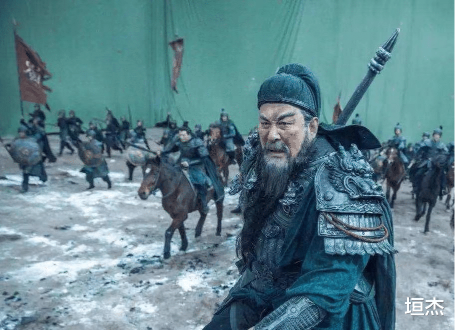 迟重瑞|过气老戏骨窘况:卖情怀、演烂片、直播被嘲,晚节值几个钱?