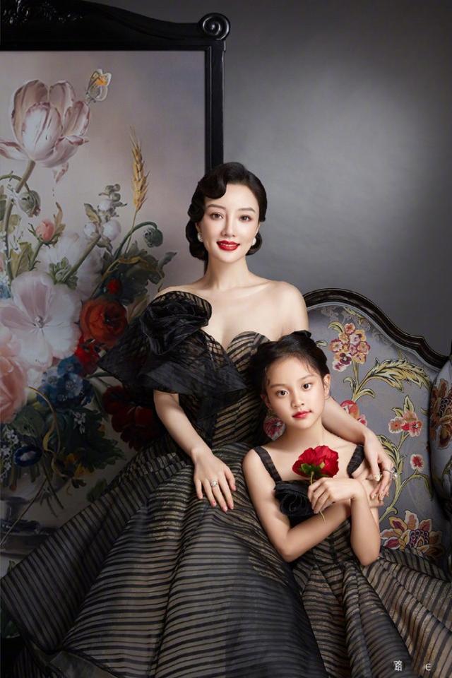 |“上梁不正下梁歪”李小璐悲剧的源头，是她亲妈