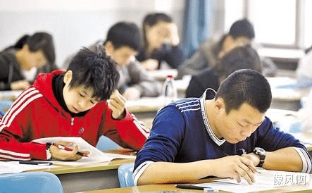 家庭教育|女大学生捐赠学校14000斤蔬菜，却遭网友嘲讽，难道有钱也是错？