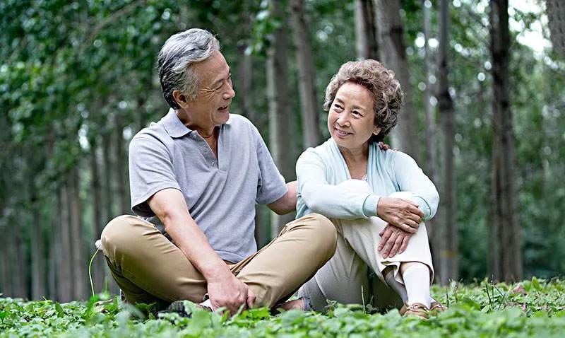 65岁亲家母与55岁亲家公想结婚成家,儿女都赞成,说便于赡养老人