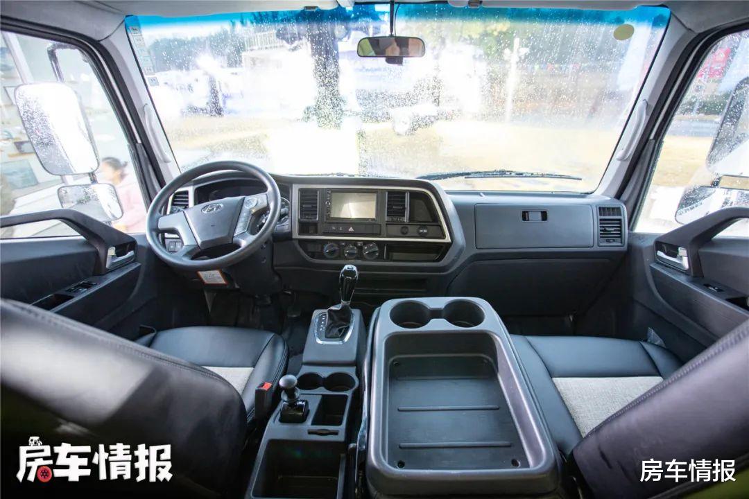 30多万的现代房车咋样?配2.8T柴油动力空气悬挂,1小时充2.5度电