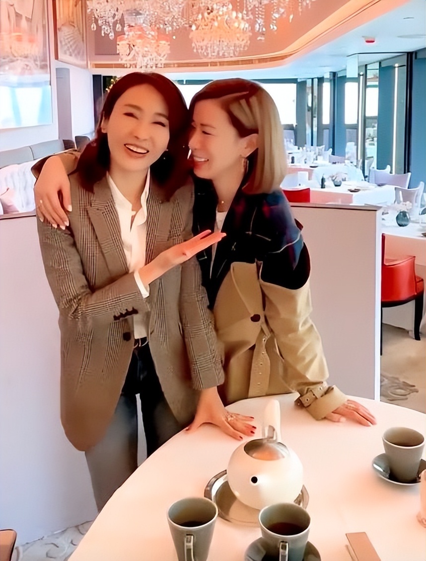 佘诗曼|时隔19年,佘诗曼首次回应与黎姿不和,并曝TVB艺人台庆“内斗”