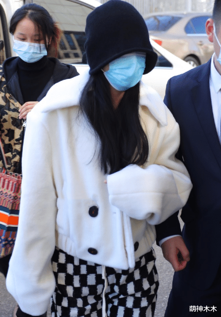 春晚|春晚私服秀又来了:邓超沙溢穿万元高奢,赵丽颖平价裤子太接地气