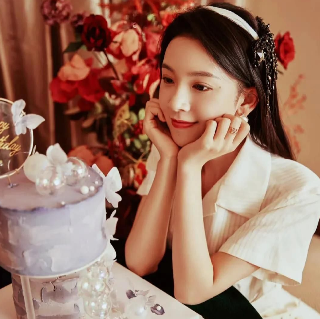 陈瑶|从婴儿肥到网红脸,“岳绮罗”的灵气去哪了?