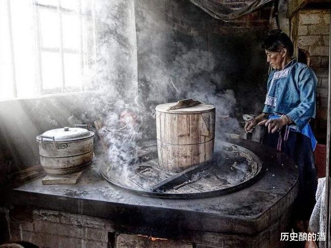 农村老话：“有钱不烧敞口锅，有女不嫁无公婆”，何意？有无道理