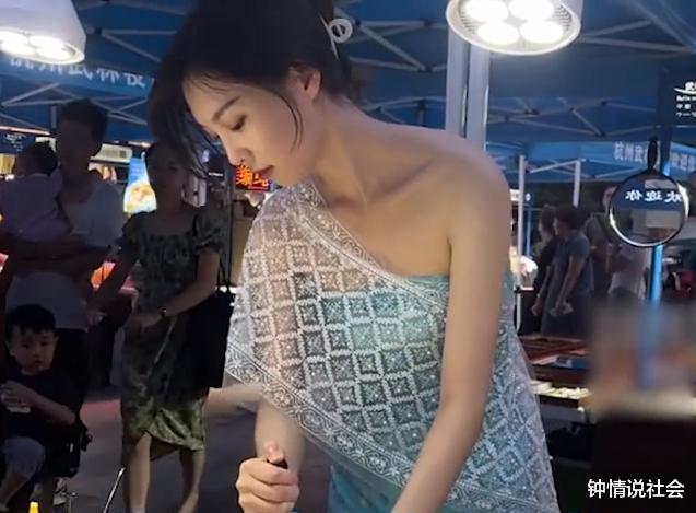 浙江95后空姐辞掉体面工作，转型到夜市摆摊卖咖啡，大叔扎堆光顾