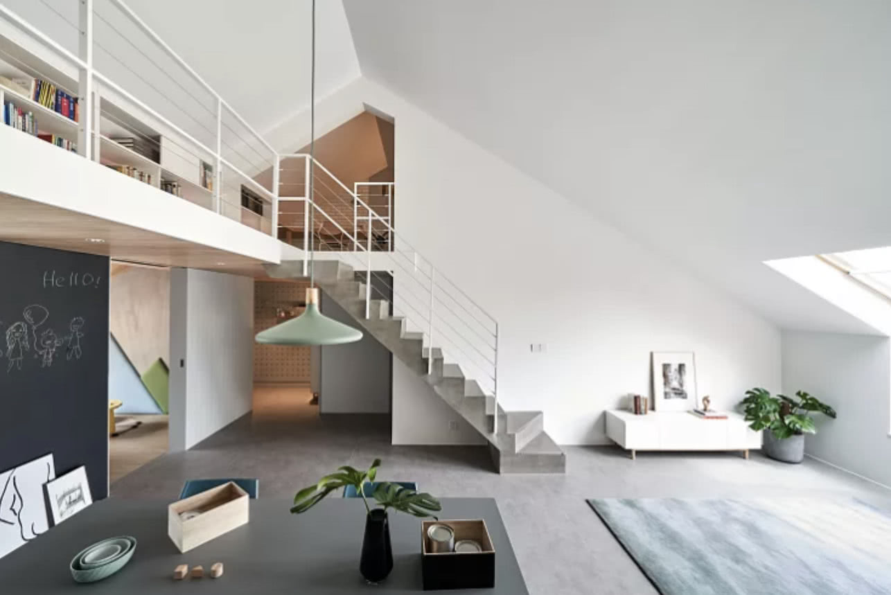 他为儿子买下“斜顶”房，装修后变阳光小豪宅，儿子很开心！晒晒