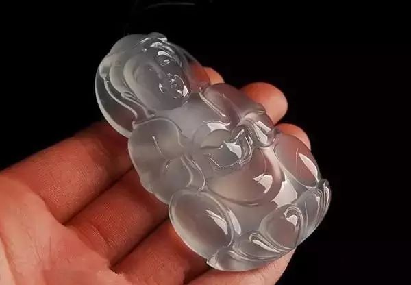 |10万切出80多条手镯,你和千万富翁之间就只差一块石头!