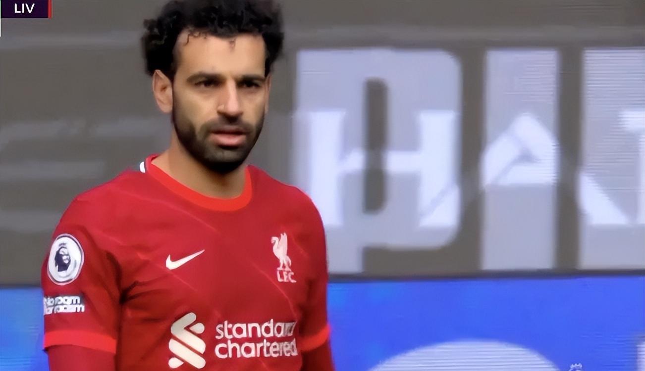 英超|2-2！19亿豪门火爆对决 英超冠军悬念继续 独狼只射不传葬送良机