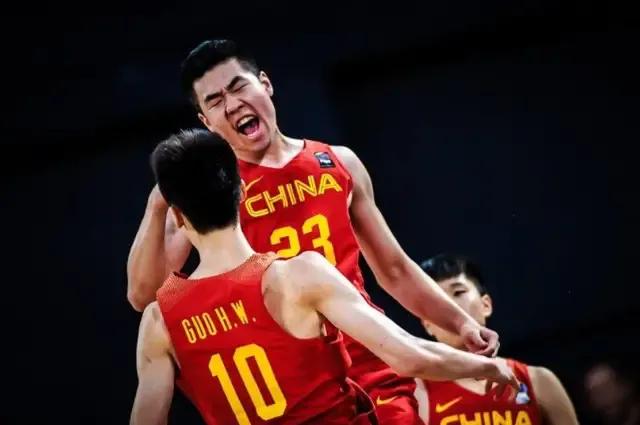 王泉泽|为什么周琦、王哲林和丁彦雨航要从王泉泽那里转发微博？