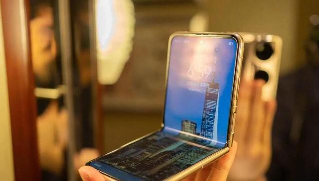 2022年国产折叠手机：竖向小折叠兴起，国产屏幕雄起！